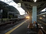JR EMU Series 105 verlässt als Nahverkehrszug von Shingu nach Kiitanabe den Bahnhof Shirahama (20.09.2013) 